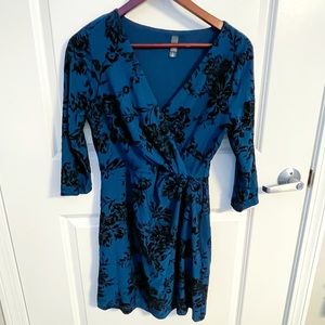 Francesca’s Alya navy and black floral 3/4 length sleeve midi dress